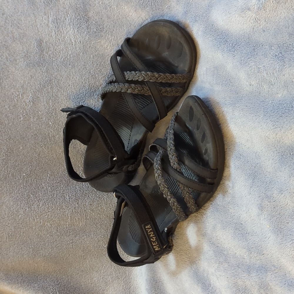 Megnya Hiking Sandals